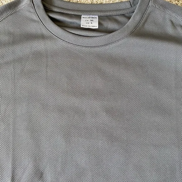 Men grey short sleeve tee shirt Size Large - Picture 3 of 6